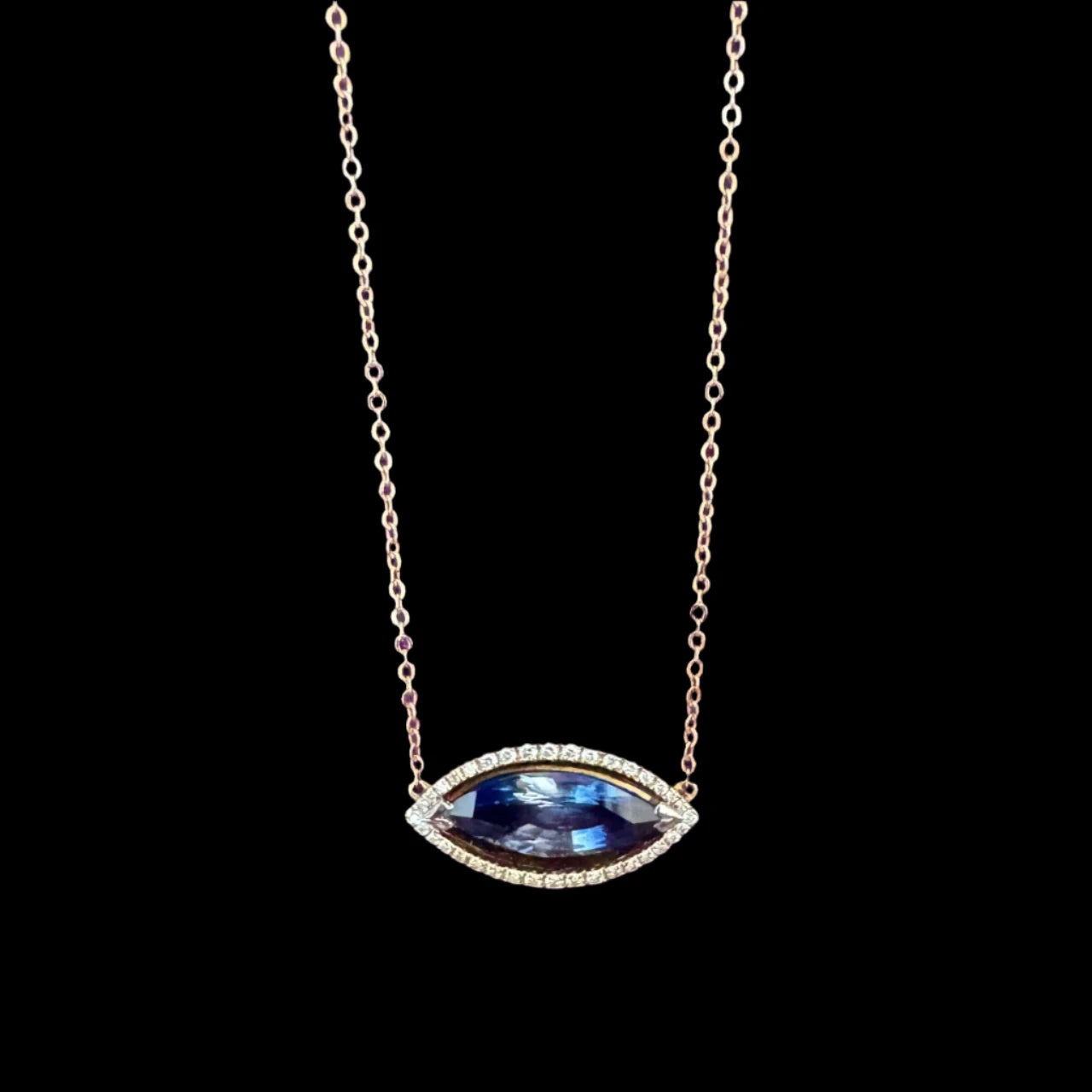 Protection pendant with Sapphire and Diamonds in 18 carat Yellow Gold