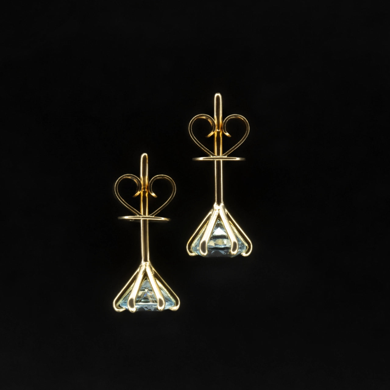 Talon Aquamarine Stud Earrings in 18 carat yellow gold